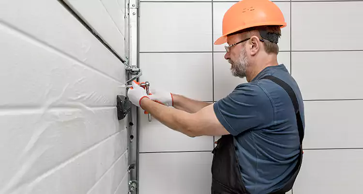 Emergency Garage Door Repair in San Carlos Park, FL