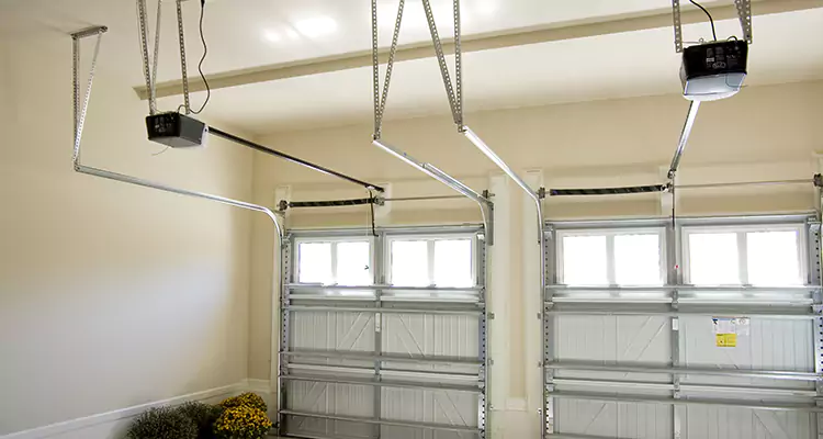 Residential Emergency Garage Door Repair in San Carlos Park, FL